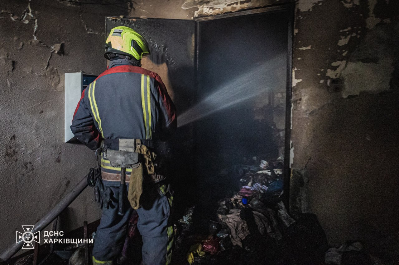 У Харкові пожежа забрала життя двох жінок: рятувальники назвали ймовірну причину займання
